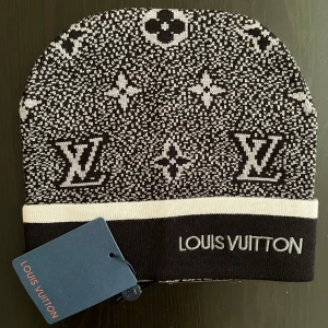 Lv Beanie -  🏷️ Brand: Lv 📐 Size: Onesize 🎨 Color: Black, Gray, White 🧵 Material: 100% Cotton 👕 Fit: Regular ⭐ Condition: New with tags ⚠️ Defects: None