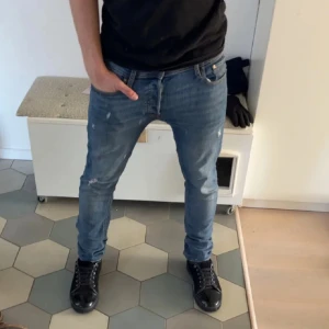 Jack and Jones slim Glenn  - Jack and Jones slim Glenn små ripped med en skön passform skriv vid funderingar 