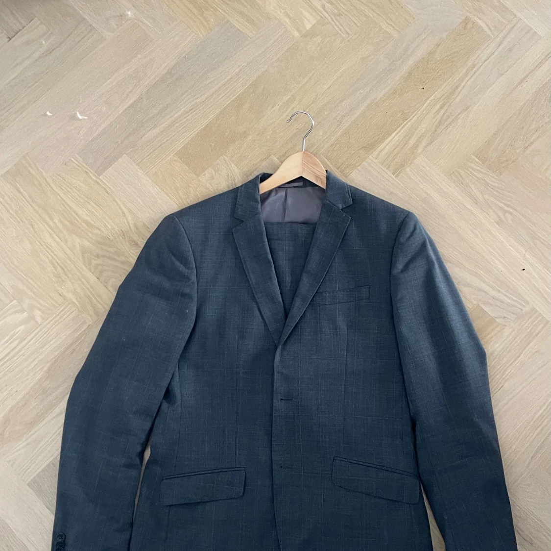 Mörkblå kavaj från Riley 