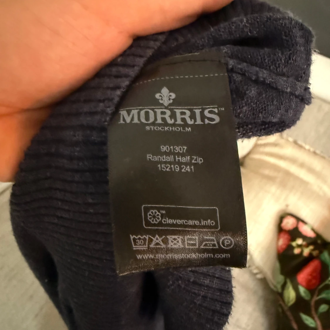 Mörkblå stickad half zip från Morris - 3