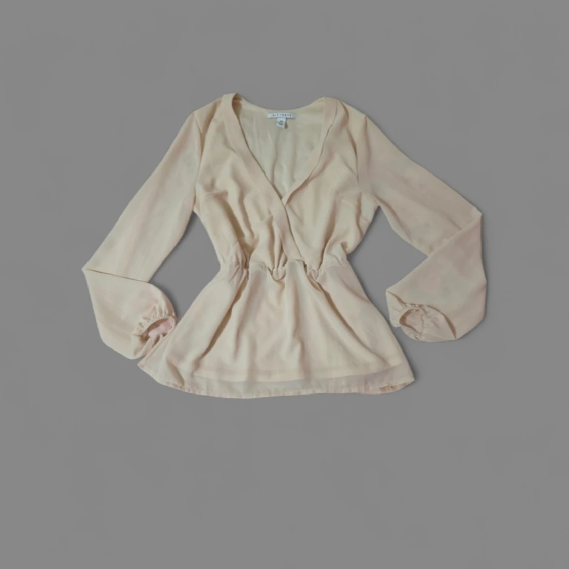 Beige omlottblus från NLY Trend