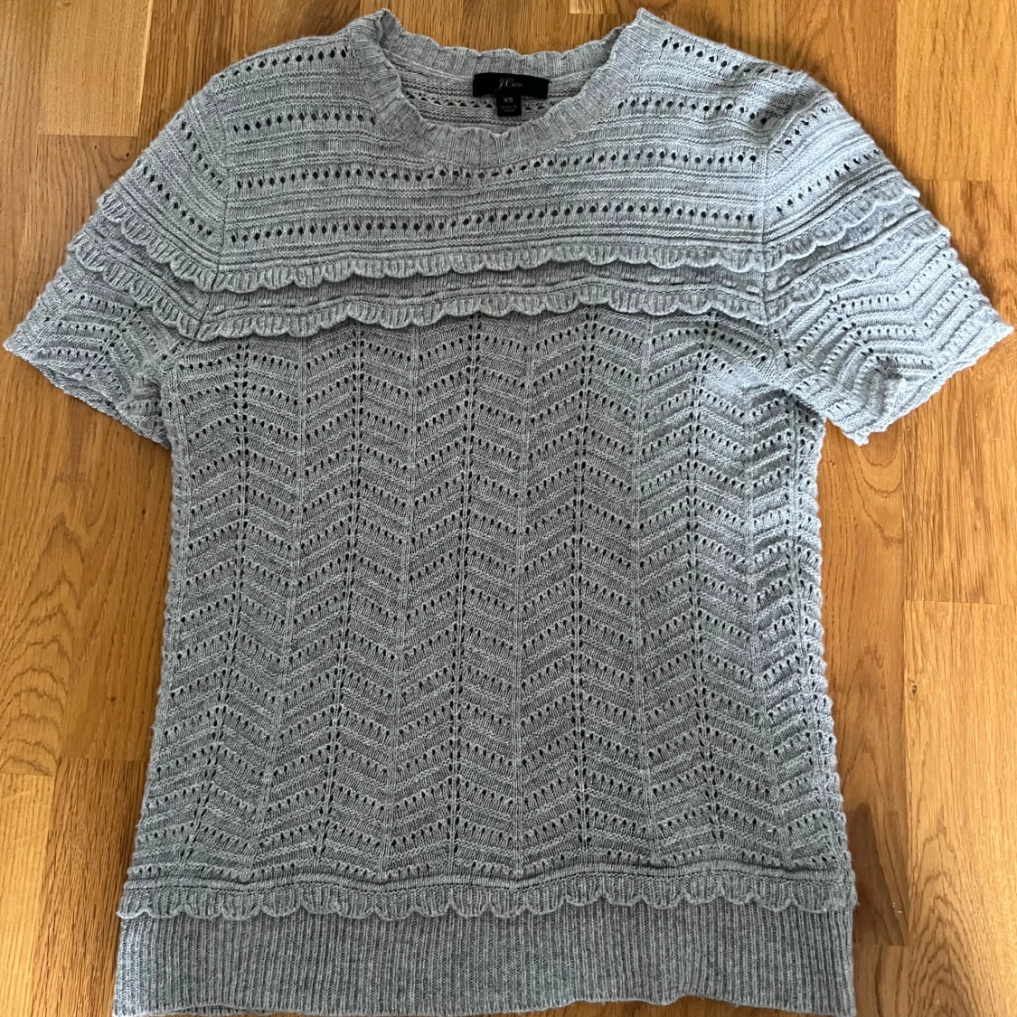 Kortärmad stickad topp - 1