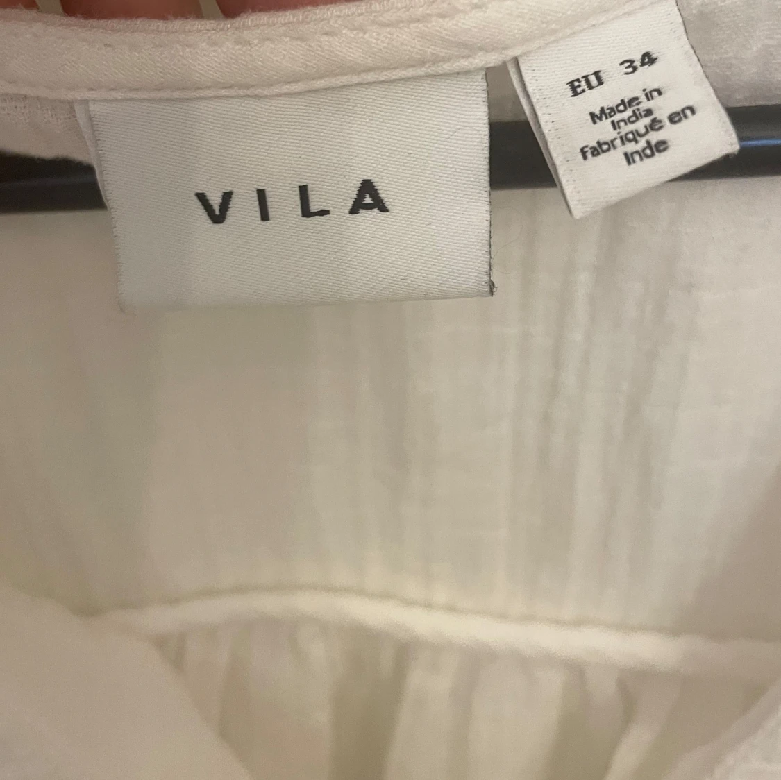 Vit topp med puffärm från Vila - 2