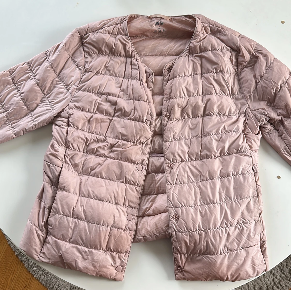 Ljusrosa dunjacka från Uniqlo S