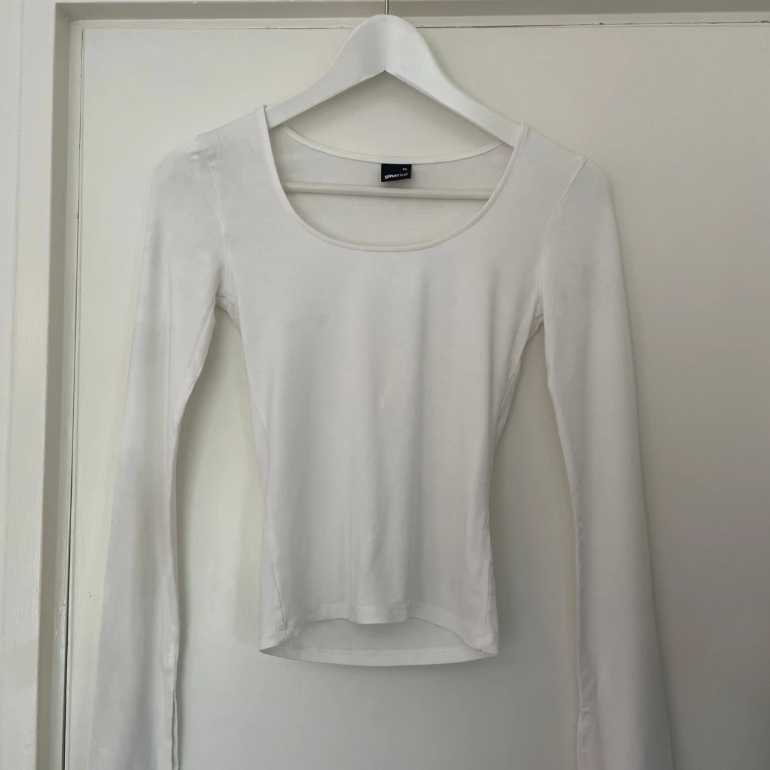 Vit långärmad topp från Gina Tricot