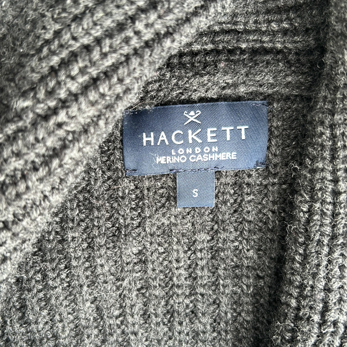 Mörkgrå kofta från Hackett i merinoull - 2