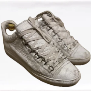 As feta arenas - Pris kan diskutaras trots skick