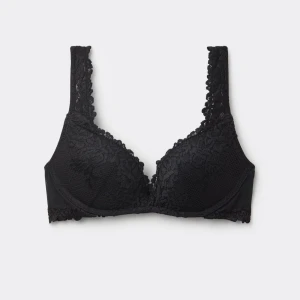 pretty flowers gioia push up bh intimissimi - svart spetsig push up bh från intimissimi i storlek 75D, sparsamt använd, mycket fint skick.