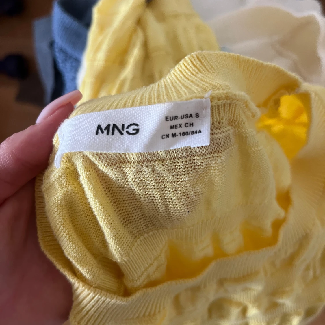 Gul stickad tröja  - 3