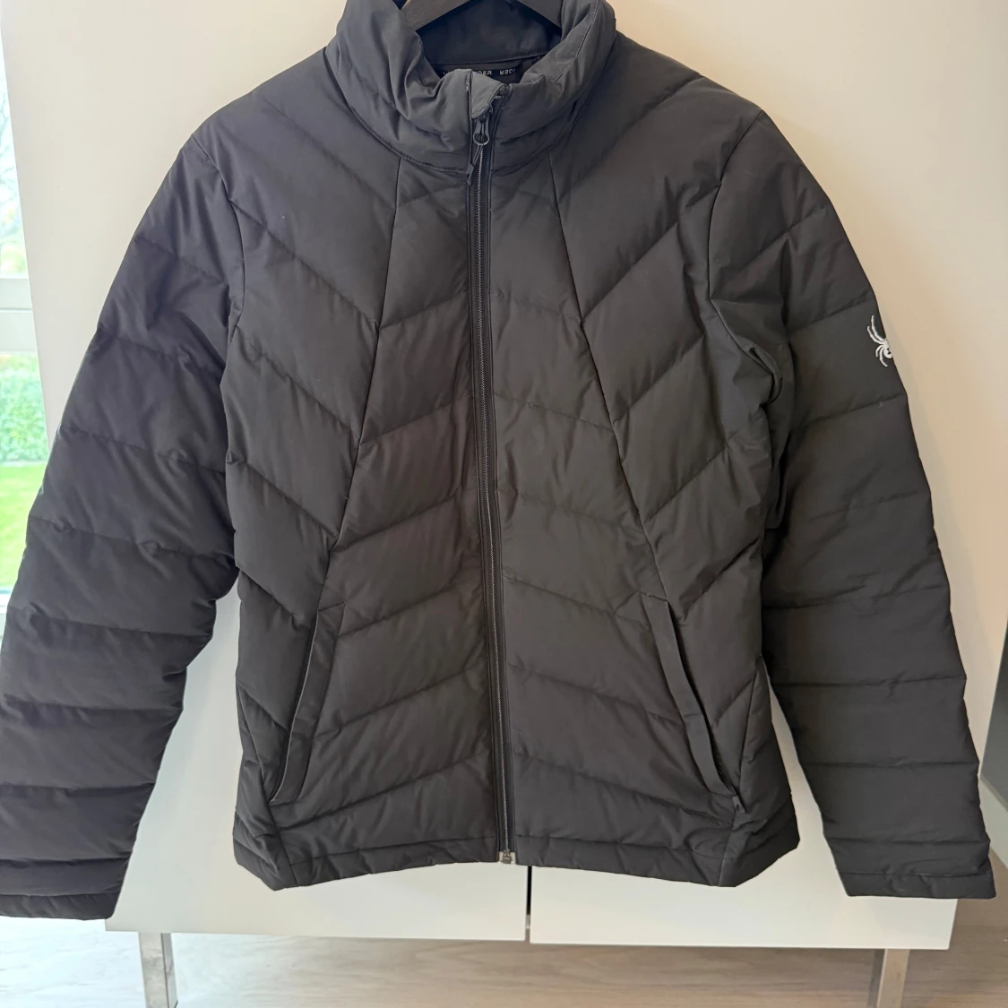 Svart pufferjacka från Spyder