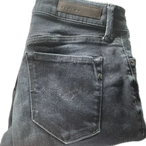 Replay Jeans - Replay jeans i modellen Skinny High Waist Fit | Storlek: W31 L30 | Skick: Mycket bra skick | Skriv vid intresse eller frågor 💬✍🏻