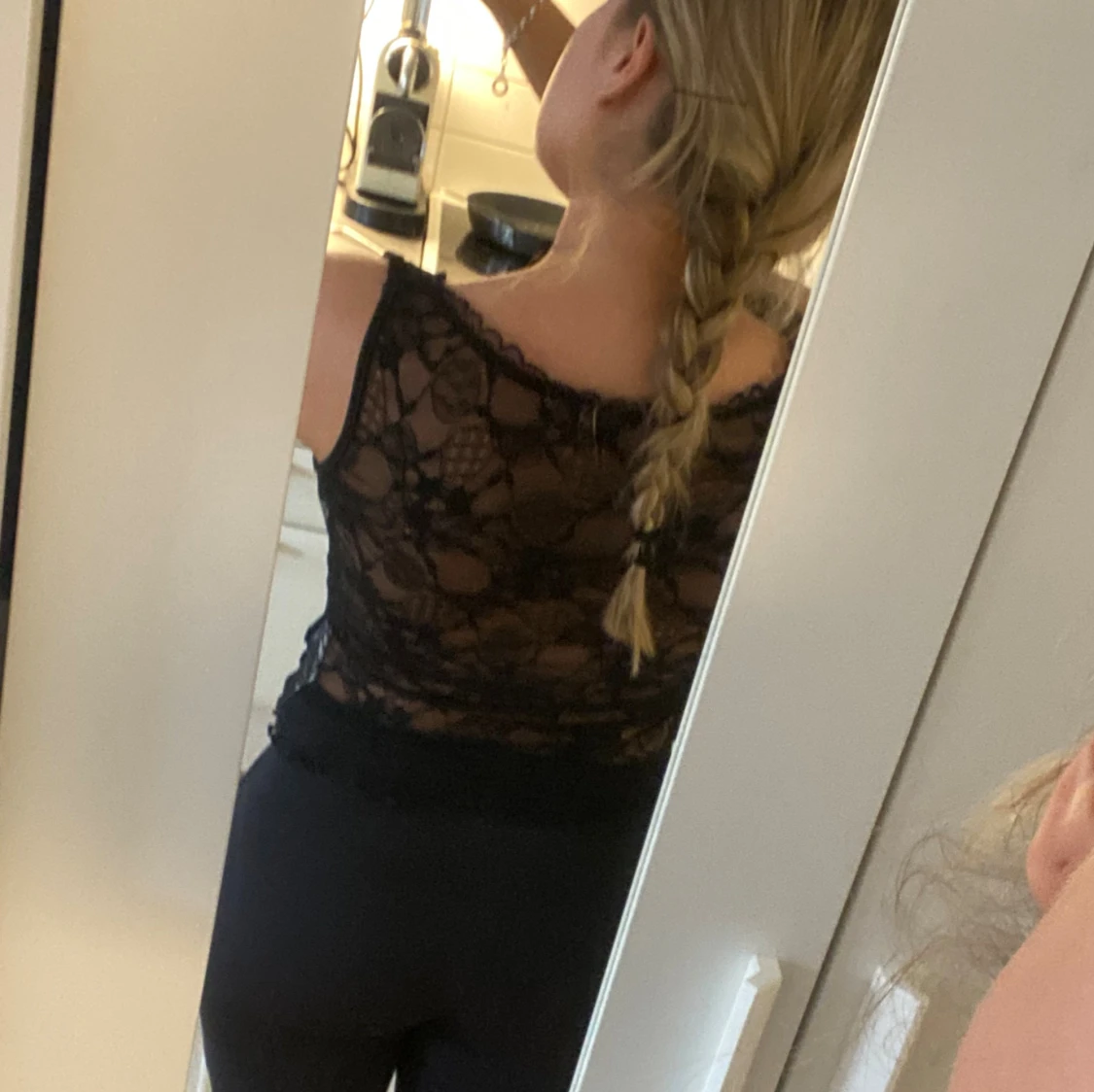 Svart spetsig linnetopp med v-ringning - 1