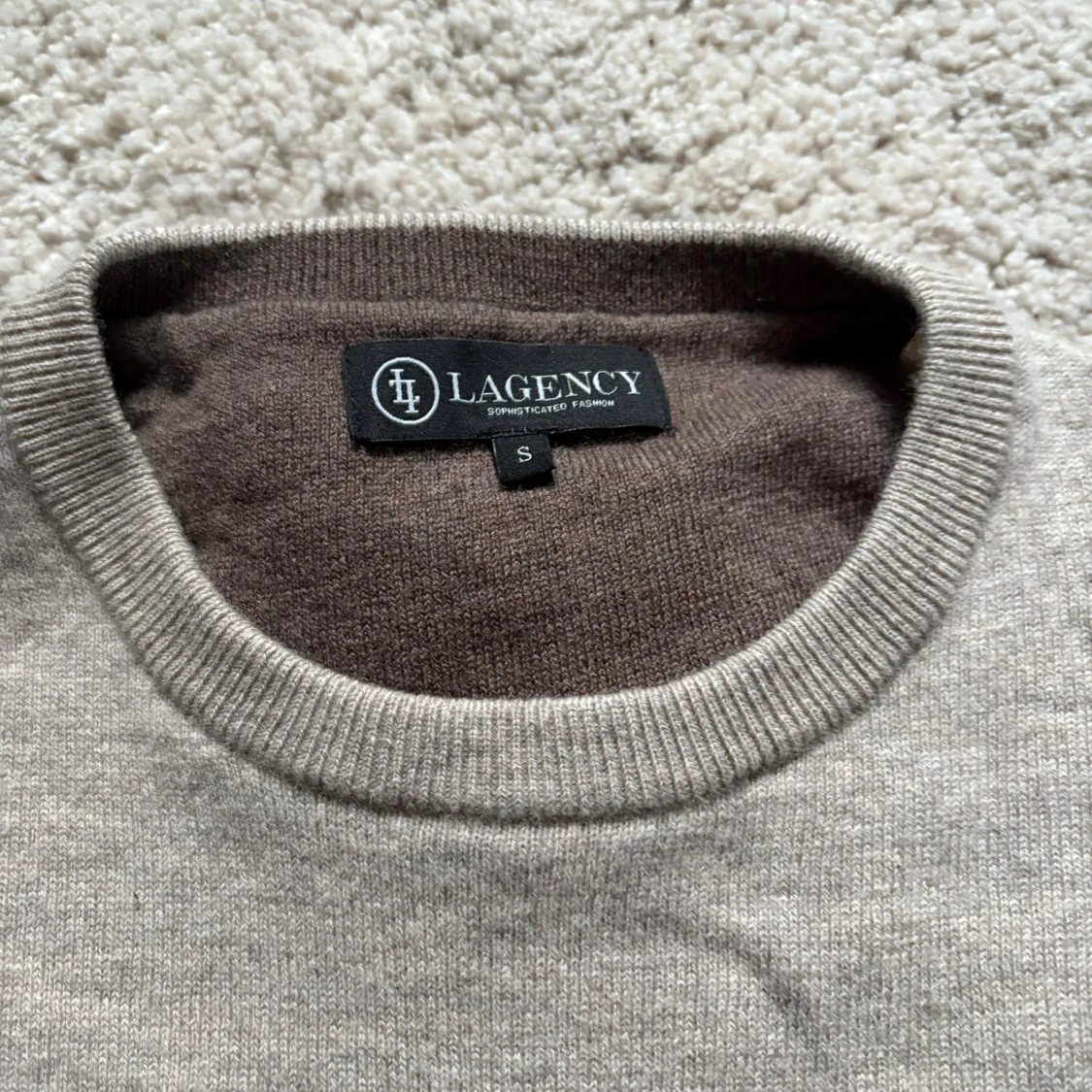 Ljusbrun stickad tröja - 1