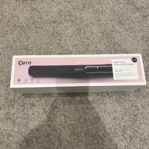 Cera Professional Original Straightener - Cera Professional Original Straightener. Säljs i originalförpackning, den är använd men inget som syns Elr märks! Nypris 800, mitt pris 400kr!