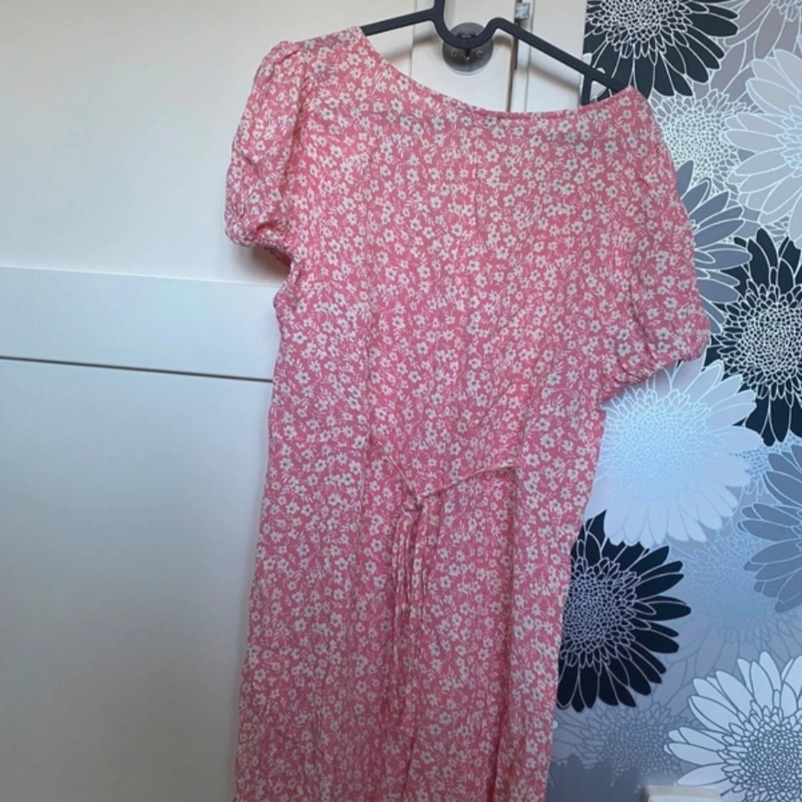 Rosa blommig kortklänning från Cotton On - 1