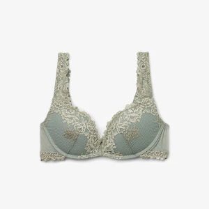 Pretty flowers intimissimi bh gioia - Superfin intimissimi bh i modellen superpush up Gioia pretty flowers, färgen är fade green och storlek är 75D. Tog av prislappen men den är aldrig använd! Nypris 519kr