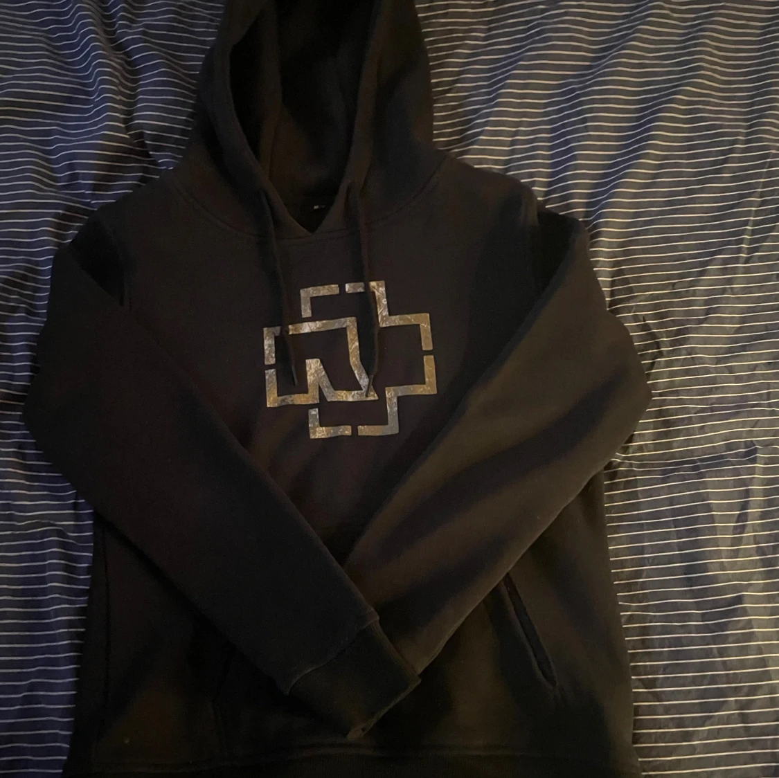 Svart Rammstein hoodie med logga