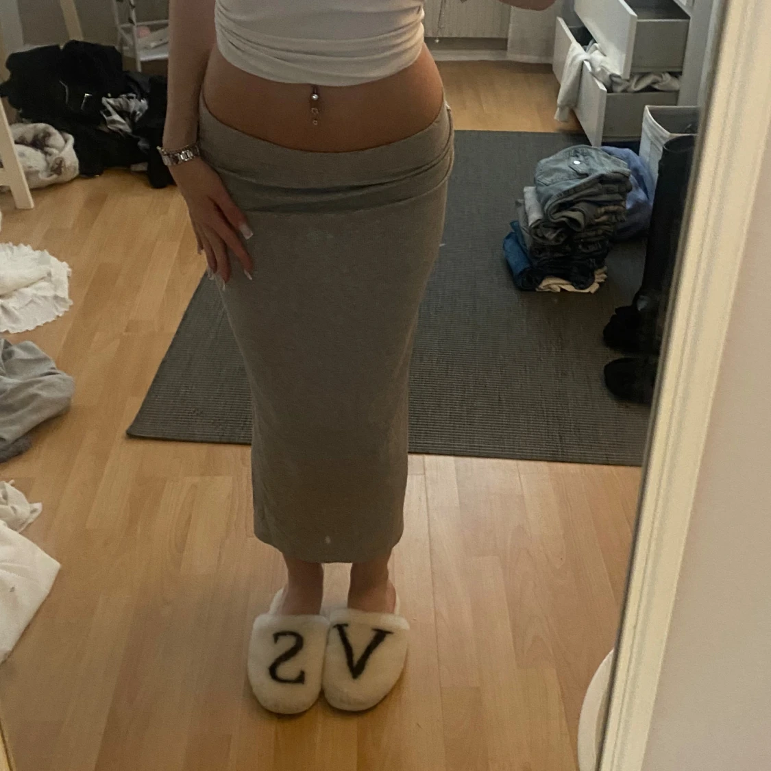 Grå ribbad långkjol från 157