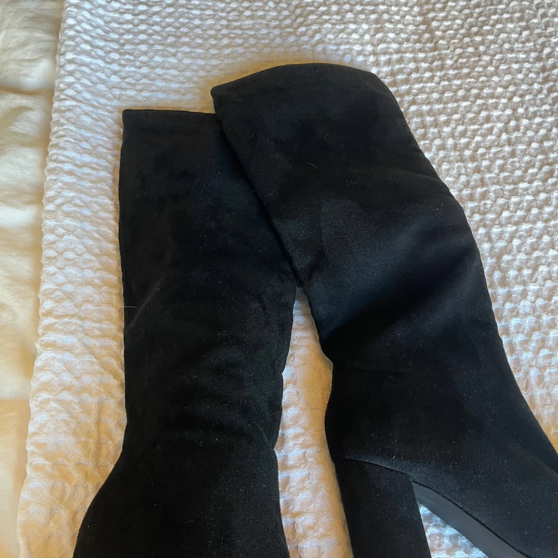 Svarta höga stövlar/boots med klack - 1