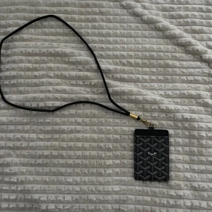 Nyckelband  - Aldrig använd, priset kan diskuteras.