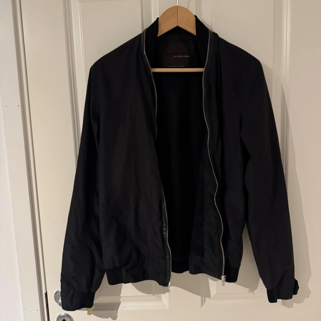 Svart bomberjacka från Zara Man