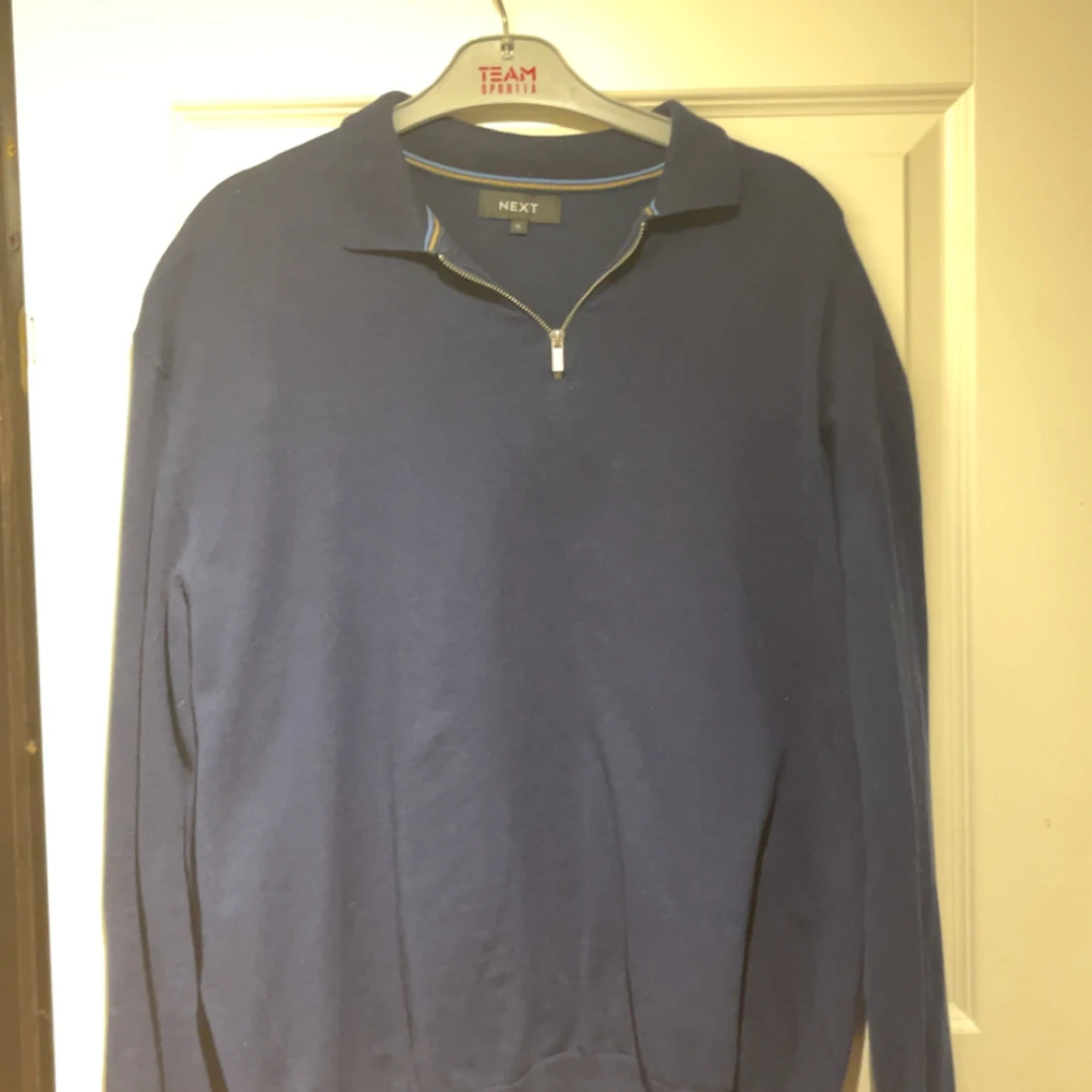 Blå tröja med half zip från NEXT