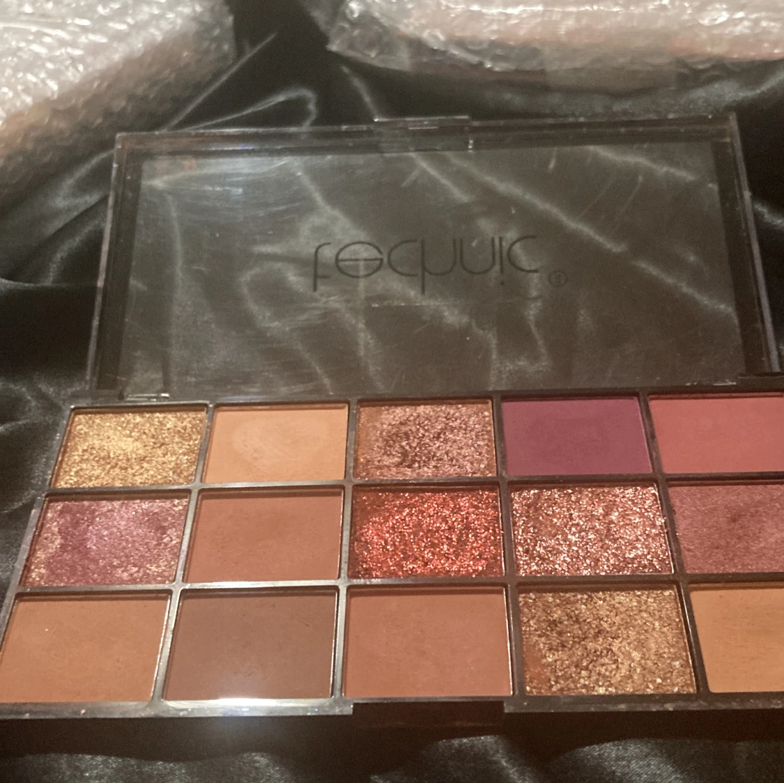 Technic ögonskuggspalett med 15 färger - 1