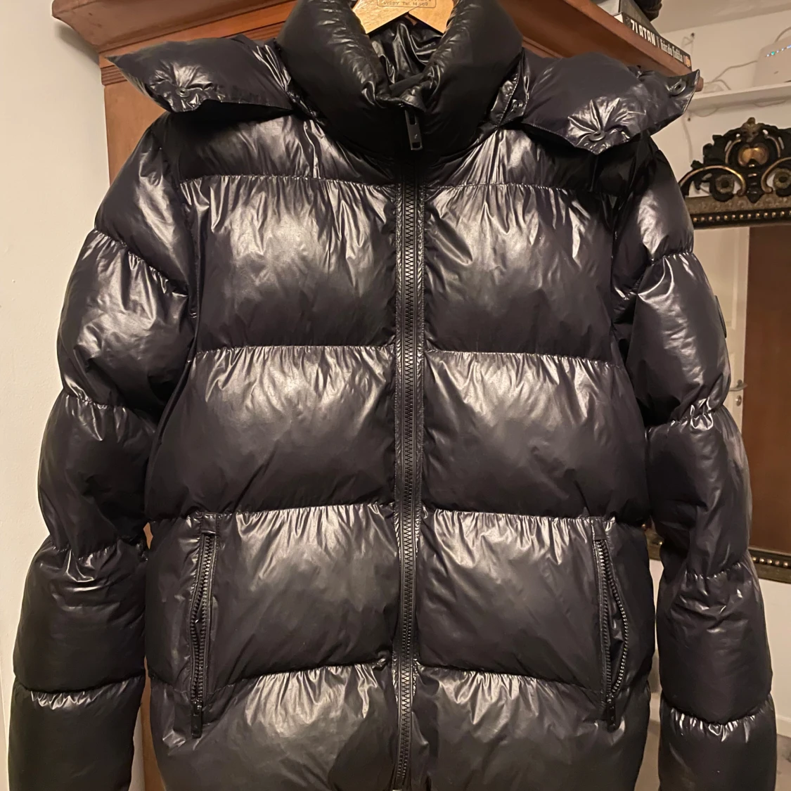 Svart pufferjacka från Everest