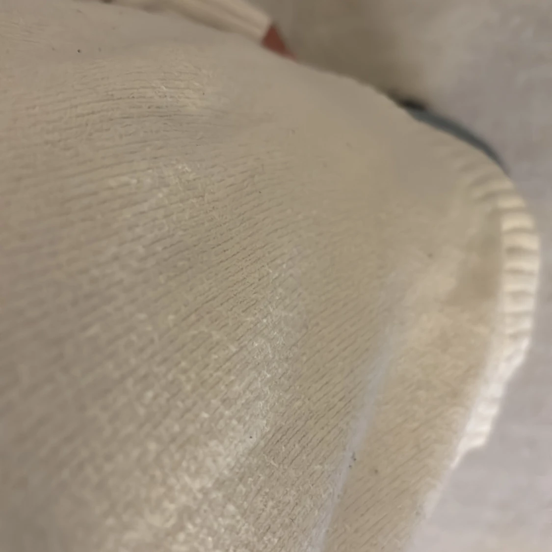 Vit v-ringad stickad tröja från Vila - 4