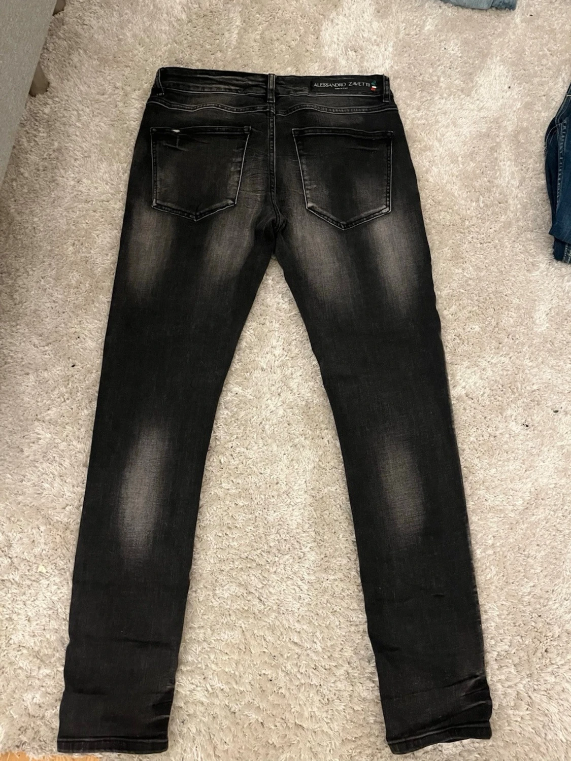 Svarta skinny jeans med slitningar - 1