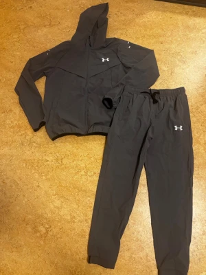 Under Armour dress - Oanvänd helt ny under armour dress. Passar M/L