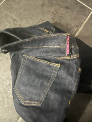 Cheap monday low flare jeans - Har använts en gång, inga defekter. Storlek 32/32