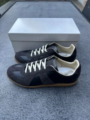 Maison margiela gats  - Ett par riktigt feta gats i storlek 42, box och dustbags fås med, skickar samma dag!