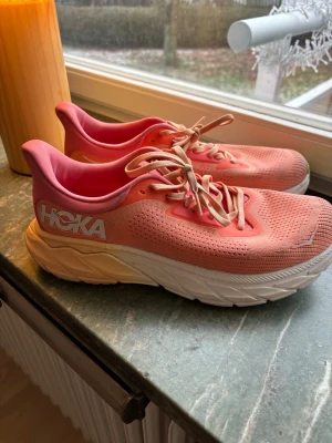 Hooka skor - Hooka skor arahi 7🧡i storlek 42 men skulle säga att dem är mer som en 41, iprincip helt oanvända!