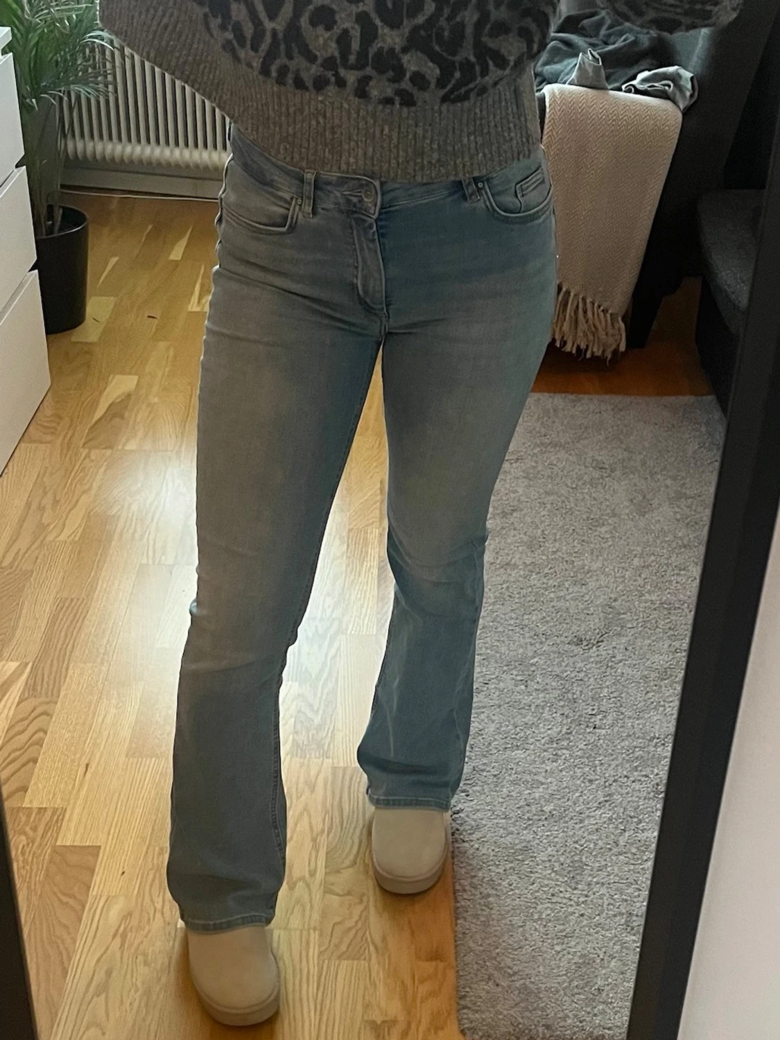 Ljusblå bootcut jeans