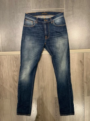 Nudie Jeans Lean Dean herr faded - Tjena, säljer dessa tvärfeta nudie jeansen i storlek 29/32 i snygg fade också. Skriv gärna vid intresse!