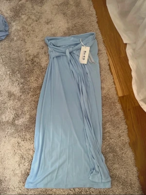 Kjol NA-KD - Längre kjol från nakd, jätteskönt material med prislapp på