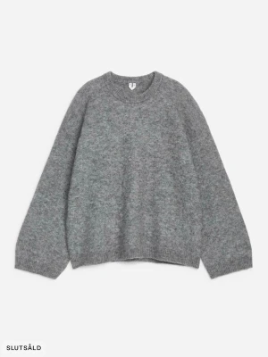 Arket stickad tröja  - Stickad tröja i alpacka och ull från arket som är helt slutsåld, aldrig använd. Ny pris 990kr🥰 Bara att skicka för egna bilder