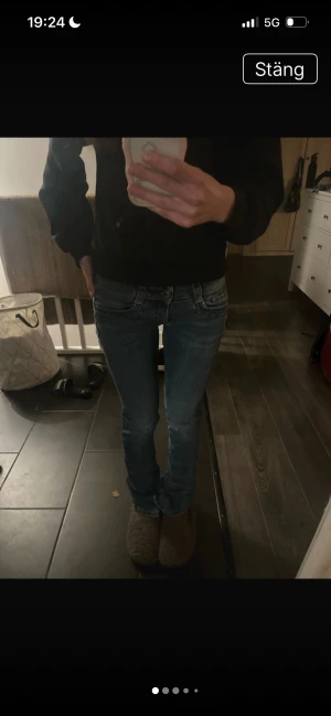 pepe jeans - klippa ca en dm längst ner för mer bootcut effekt, dom är mer low waist än mid tycker jag🤍