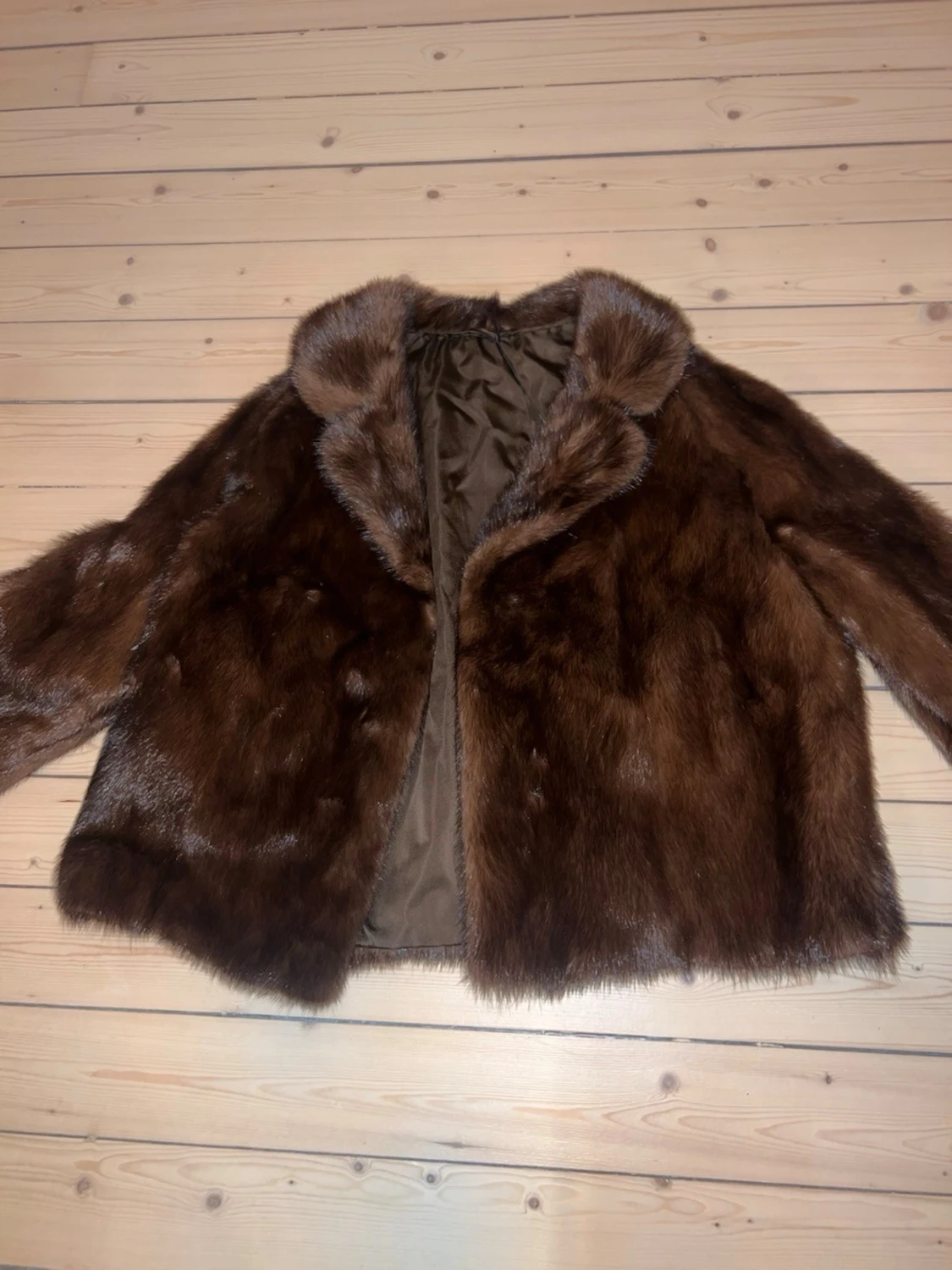 Mörkbrun pälsjacka med krage - 1