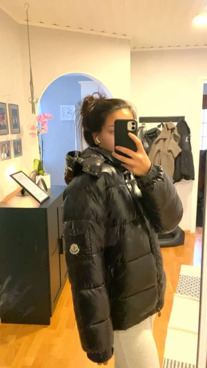 Moncler maya - Fin pufferjacka som är i mycket bra skick! Pris går att diskuteras. Skriv för frågor/mera bilder. 