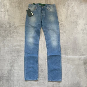 Ljusblåa jeans från handpicked  - Jag Säljer en fet jeans från handpicked| skicket på jeansen är bra 10/10 helt nya | storlek 30 | ny pris 3000: mitt pris är  799 | skriv vid frågor och funderingar  