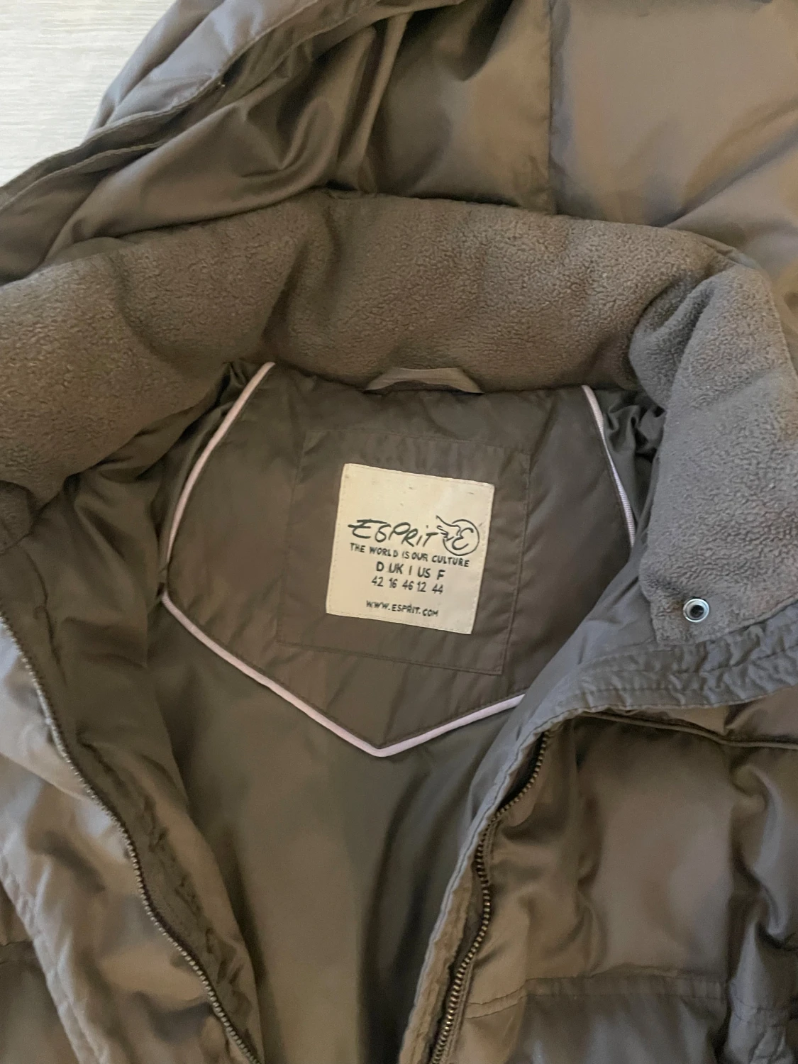 Ljusbrun lång dunjacka från Esprit - 2