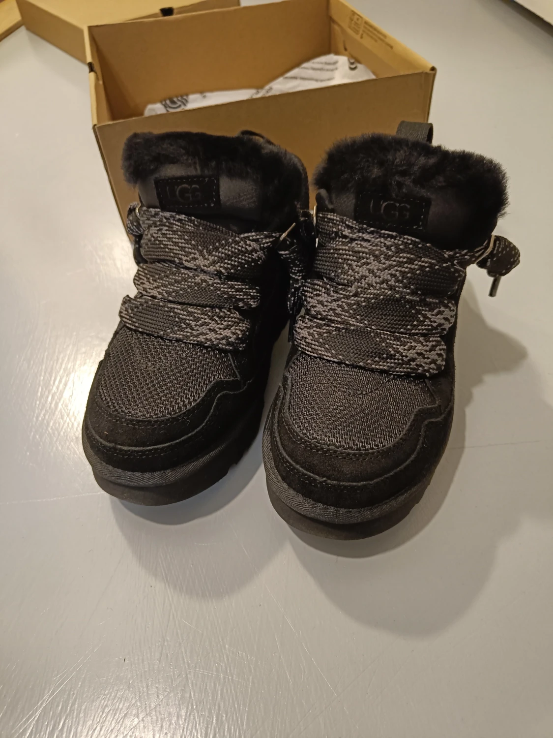 Svarta UGG lowmel boots