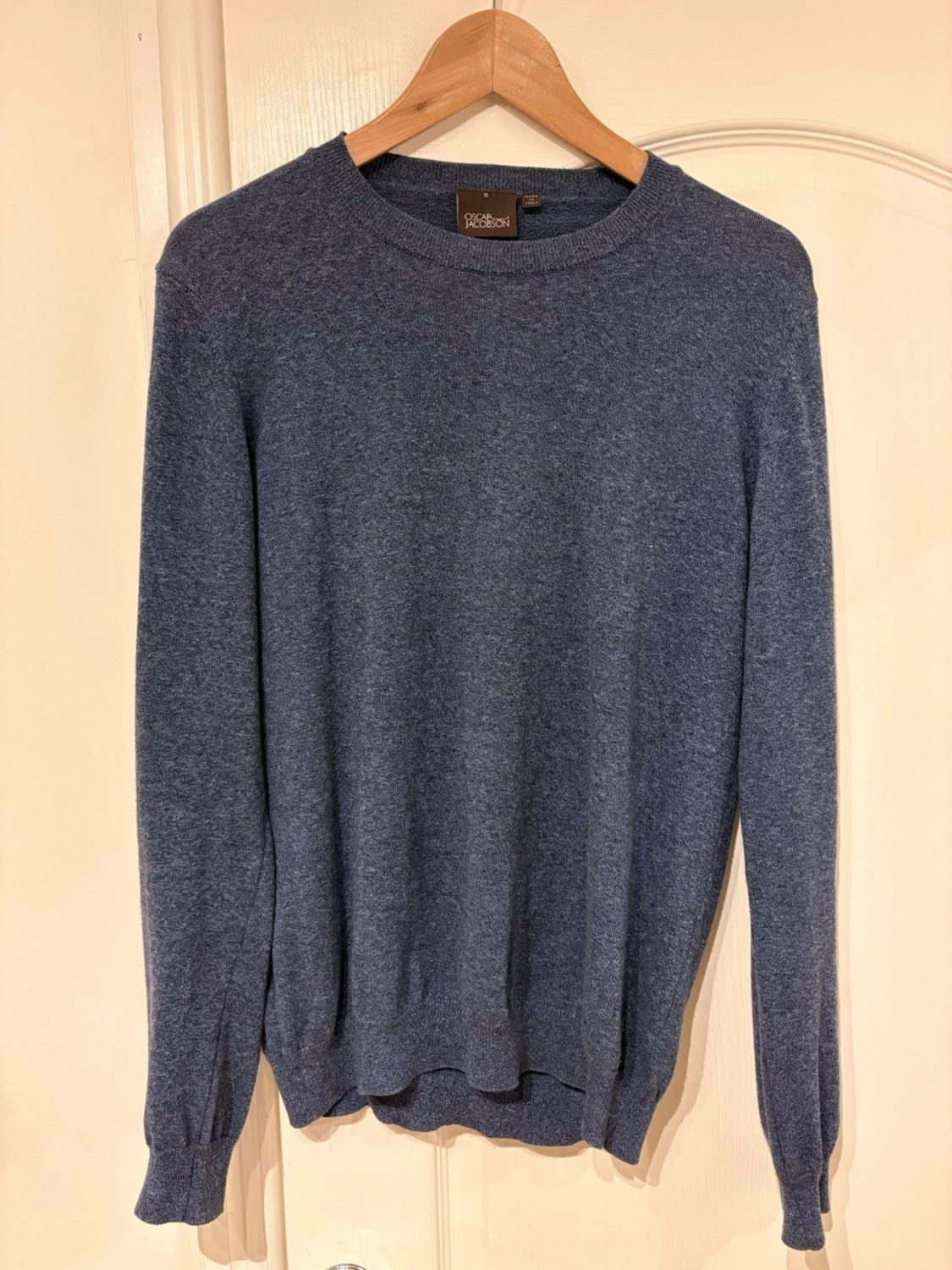 Blå stickad tröja från Oscar Jacobson