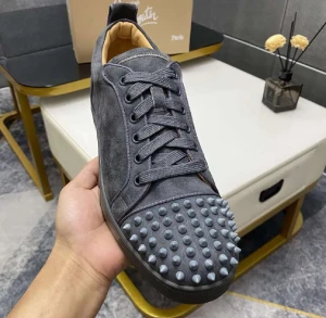 Christian loubutin - Säljer dessa helt nya loubs)Skick 10/10✅ pris ej hugget i sten vid minsta fundering hör av dig😁✅pris går att sänka vid snabb affär ✅