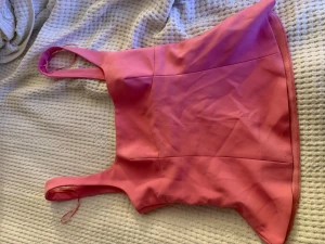 zara topp  - Fin zara topp i storlek M som har använts någon gång ❤️