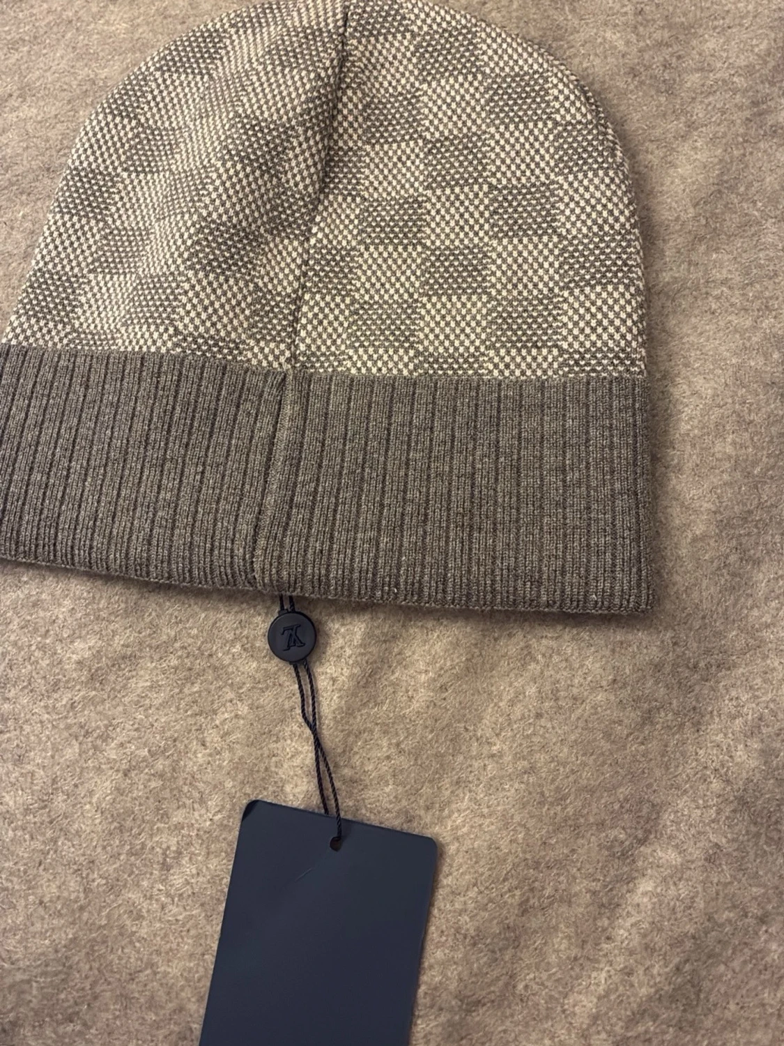 Grå rutig mössa - 1