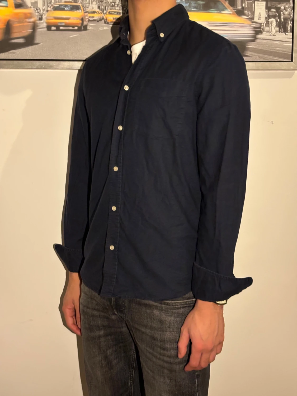 Mörkblå skjorta med knappar - 1