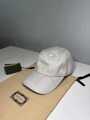 GG keps - Helt ny vit GG keps. Finns fler spännande artiklar på profilen!!